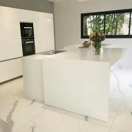 Ariadna Villa *